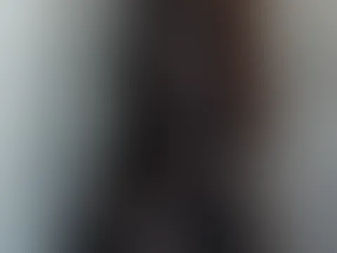 Uff⊠lass diesen Montag leicht und schnell sein đ Ich bin heute in Befehlslaune. Keine Verzögerungen, keine Launen â nur Gehorsam und Genuss. Und du, mein braver Junge⊠bereit, mir von frĂŒh an zu geh