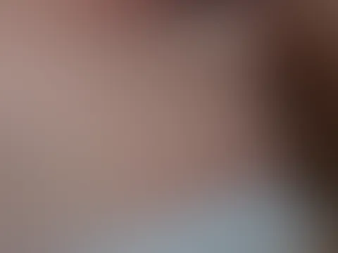 Ich stöhne laut dabei, während ich es meiner geilen F***e in Nahaufnahme mit dem Dildo besorge. 🥵 Spritzt 🍆💦💧 du mit mir ab? 🤔