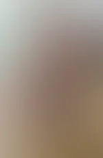 Ich nehme den Lolli zwischen meine Lippen, langsam, genüsslich während mein Blick deinen sucht. Ich weiß du beobachtest mich genau das ist der Reiz. Meine Zunge gleitet über die glänzende Kugel, bevor