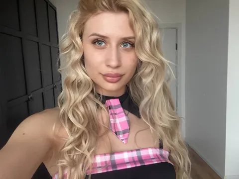 😈 Eine platinblonde Frau mit perfektem Körper und langem blonden Haar bietet Ihnen eine echte Show!