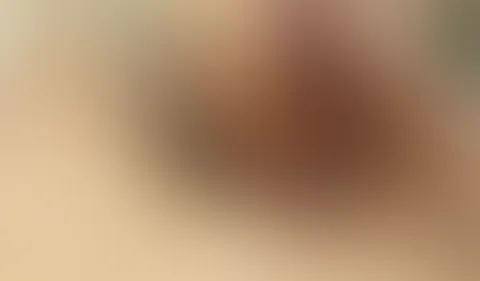 Ich hab mal schön den S*****z eingölt, und ordentlich g******t. Wenn er schon so schön eingeölt ist, da kann er mir auch gleich die Titten f**ken, oder?. ... Als krönenden Abschluss hab ich ihm noch e