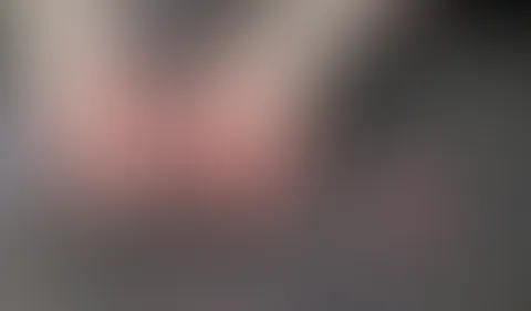 Heute nehme ich dich mit wie ich meine Nägel lackiere. Es ist meine Lieblingsfarbe. Findest du sie auch so schön?