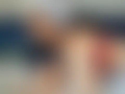 Zwei Lesben mit umschnaldildo