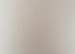 Sag mal, wo startest du – zuerst an meinen Brüsten mit den Nippelklemmen spielen oder direkt an meiner P***y? Das kleine verrutschte Höschen macht es dir ja echt schwer, nein zu sagen 😏