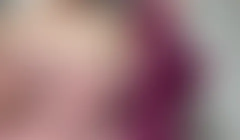 Schön die Brüste eincremen 🥵