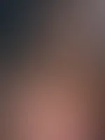 Hey Schatz, starte deinen Tag mit einem Lächeln! Gerade beim Kaffee, denke ich an dich. Heute steht viel an, aber du begleitest mich in Gedanken. Ich vermisse dich schon jetzt. Küsse!