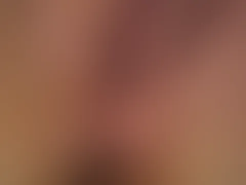 Ein Spiel aus Formen, Haut und Licht – intim, ästhetisch und voller leiser Spannung😈