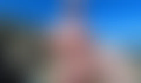 Ich liebe es outdoor total. Ich mag Zuschauer die ich empören oder eben auch aufgeilen kann. Die dicken tittis auspacken und schön einölen .....den Dildo ins spiel bringen und eine kleine Tittenf**ker