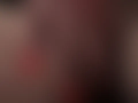 Heimlich unterm Tisch das Kleid hoch, den Tanga zur Seite & an der P***y gespielt 🥵😈🤯