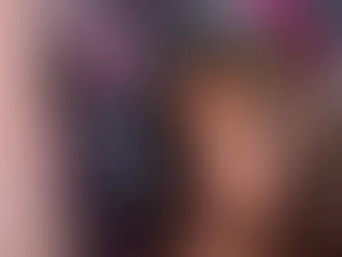 Dildospiele allein im Schlafzimmer