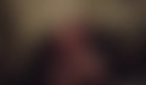 Ich creme meien Monster Titten ein