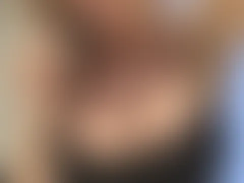 Guten Morgen ihr Lieben! 😊🖤 Heute ist Samstag und ich freue mich so sehr auf den Tag! 🎉 Ich mache mich gerade fertig, denn heute Abend geht es auf eine Party. 💃🥂 Ich bin schon total aufgedreht un
