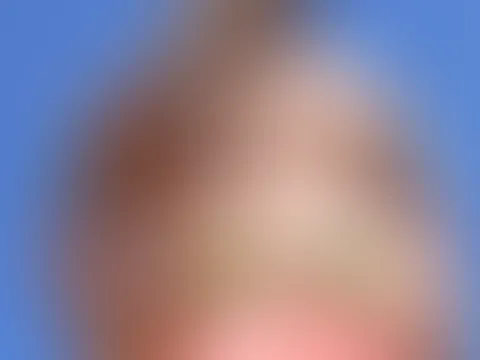 Jetzt muss ich meinen A***h gründlich eincremen, damit er schön glänzt und nicht verbrennt 😈