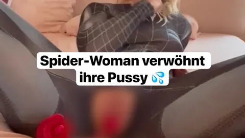 Spider-Women verwöhnt ihr P***y🤤