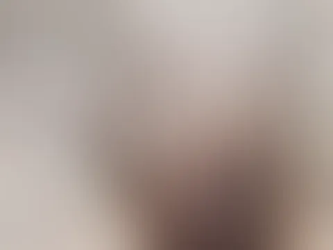 Ich spiele gerade mit meiner P***y und stelle mir vor, wie du dabei zuschaust… 😈🥵