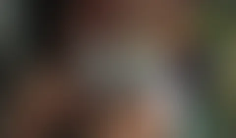 Die MILF-F***E für die Nachbarn bespielt! Da will ich es mir gemütlich auf meinem Balkon machen... das Lied der Milf F***e spielen und mich voll und ganz auf die Melodie konzentrieren da quatschen mi