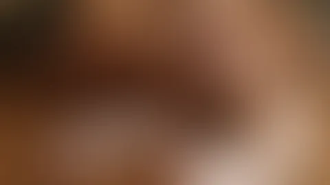 Ich kann nicht aufhören, im Spiegel auf mein Spiegelbild zu starren.