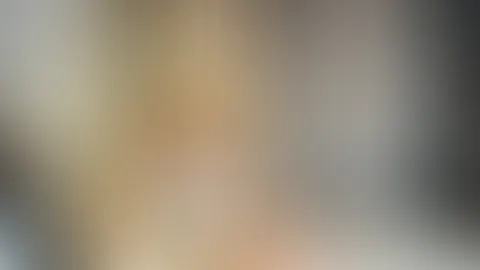 Das ist nicht einfach nur Yoga. Es sind langsame Bewegungen, Flexibilität und dieser ganz bestimmte Blick – der, bei dem man ganz vergisst, warum man überhaupt angefangen hat, zuzuschauen.