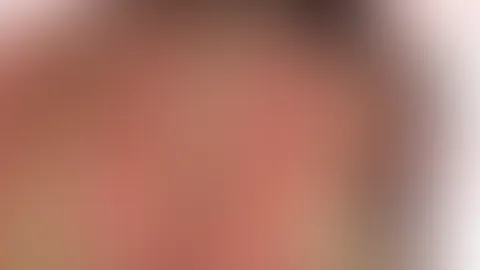 Wenn ich jetzt auf deinem Schoß sitzen würde… bleibst du dann brav oder nicht?💦😈💋