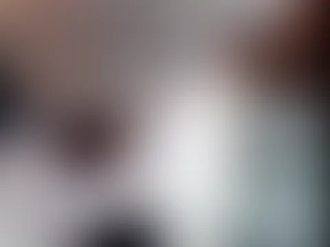 Ich lutsche ihn, bis er a******zt und lutsche es dann genüsslich auf .