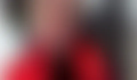 Ich habe mir in die Hose gep**st! Auf dem weg vom Sport nach Hause konnte ich es einfach nicht mehr aufhalten und habe mir in meine Jogginghose gep**st! Soooo peinlich… aber jetzt wo es schon passiert