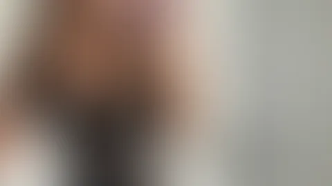 Schwarze Spitze am ganzen Körper... und trotzdem viel zu viel an 🤪