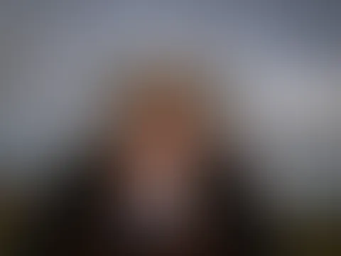 Kuhmädchen mit alten MB Trac beim Kalendershooting