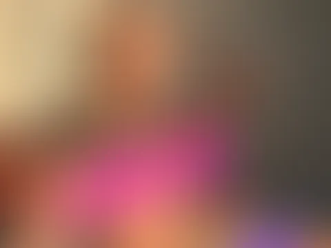 Ich wachte nackt und aufgeregt auf.