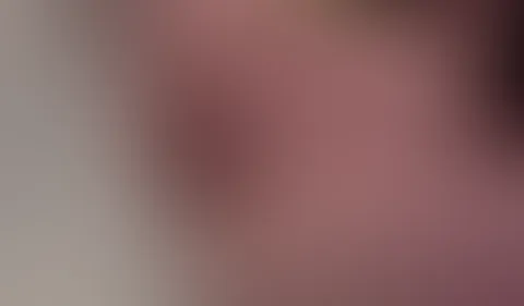 Schau an wie meine nackte P***y p**sen kann