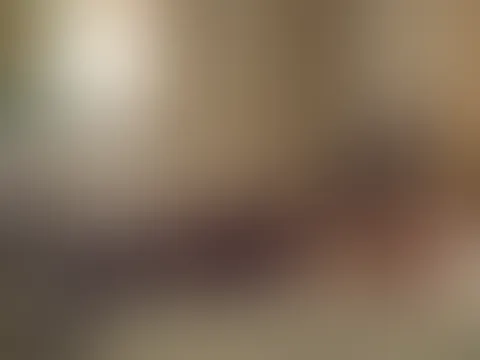 Nur in Strumpfhose im Bett. Komm und reiß mir das letzte Teil auch noch runter 😈🍒