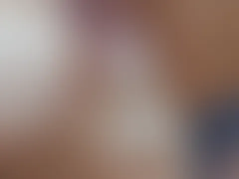 Erstmal P***y geil einölen 🥵🔥 ein wenig streicheln .. na gefällt das dir ?