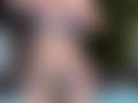 Ungezogen im Pool 😈🤭 schreib mir wenn du mehr sehen möchtest