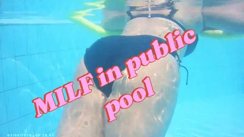UNDERWATER 💦💦💦 Who’s having a wee in the pool?