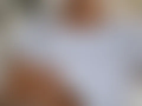 Flashing boobs in public đ