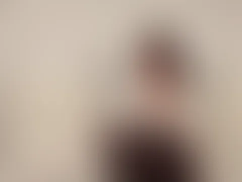 Nach einem harten Arbeitstag besorg ich es mir geil bis zum Orgasmus und stöhne sehr Laut dabei