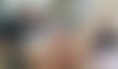 S****T SPIELE! Ich spritze den ganzen Spiegel voll! Seit langer Zeit mal wieder in meinem Zimmer und da fällt mir natürlich nichts Besseres ein, als erstmal wieder mein Revier mit meinem geilen F***e
