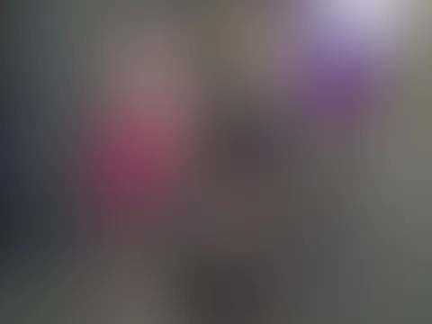 Miss Medea p**st und spuckt mir ins Maul! Lecker Teenie- P**se und Spucke für mich!