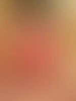 Rote Dessous mit netzstrumpfe