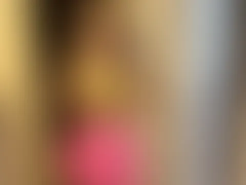 Heute ein bisschen Farbe… und ganz viel Aufmerksamkeit für dich 💚💖 Verspielt, frech und genau in deiner Lieblingskombination 😉 Na, gefällt dir der Look… oder soll ich ihn gleich wieder ausziehen? �