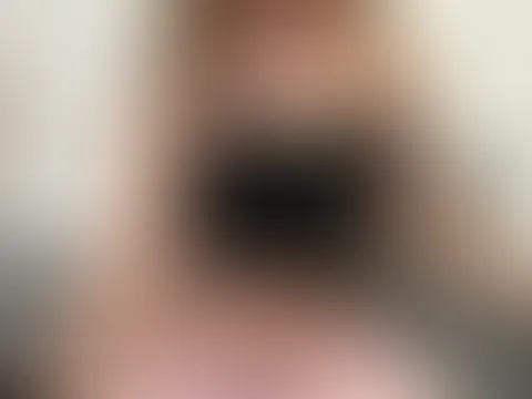 Manchmal sind die kleinen Dinge die schönsten. Ein süßer Blick, ein freches Lächeln und ein neuer Post nur für dich💕