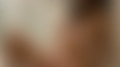 Schön voll gesaftet, schau wie mir das Zeug aus der M****i läuft? 🤪