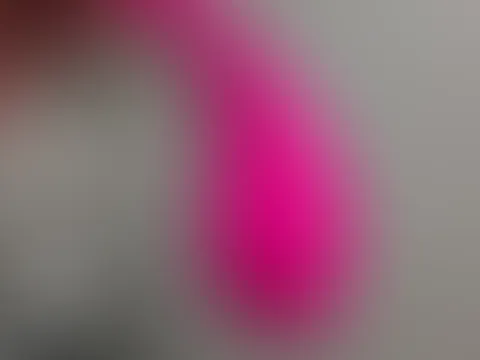 Angekommen und mal das Toy rausgeholt🤯 Wow, geil!💦 Und gleich mal nackt gemacht🥵.