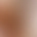 Leg dich zu mir! Willst du mich von den High Heels ab über meine Beine und bis zu meiner Perle küssen? 💋