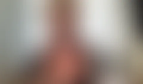 Ich spreize meine F***E für dich! Ich gebe dir heute ganz tiefe Einblicke in meine Milf-F***e und spreize sie schön für dich auf! Mein geiles gieriges F**kloch ist auch von ihnen mehr als lecker... d