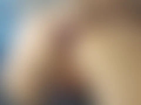 23. Dezember – Es wird heiß… 🔥 Der Advent neigt sich dem Ende zu, und die Spannung liegt spürbar in der Luft ✨ Heute wird es warm – nein, heiß 😏. Kerzen flackern, Blicke verweilen ein wenig länger,
