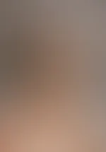 Sag mir, ob ich auf dem Bett liegen bleiben… oder mich lieber auf deinen Schoß setzen soll?🥵