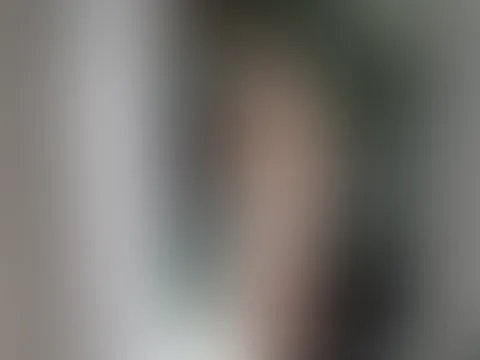 Komm schon, drück mich runter aufs Bett 😏🍑