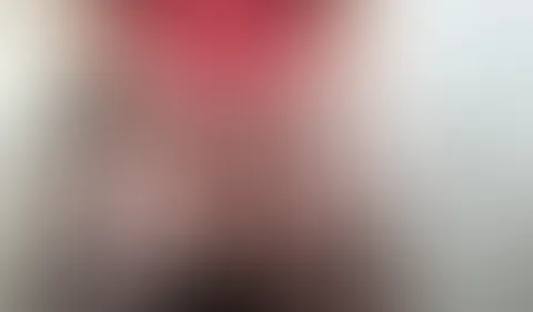 In rot schwarzem Dessous habe ich es mir selbst gemacht