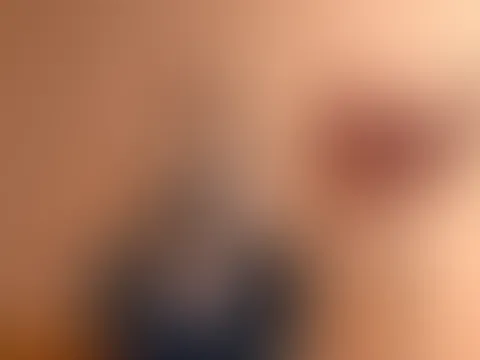 Heute mal etwas ruhiger… aber unterschätz das nicht 😉 Ich genieße den Moment – und vielleicht denk ich dabei gerade an dich… Komm ein Stück näher, ich hab da noch mehr zu zeigen 💫
