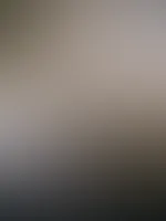 Einfach ganz locker auf der Couch sitzen, nur mit einem Tanga 🥵